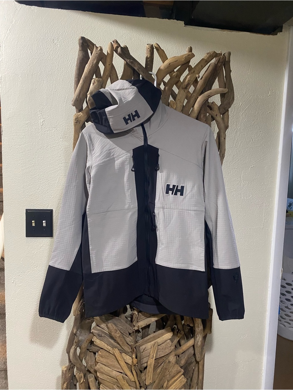 NWOT Helly Hansen Two-Tone Hooded Shell Jacket in Light Gray & black